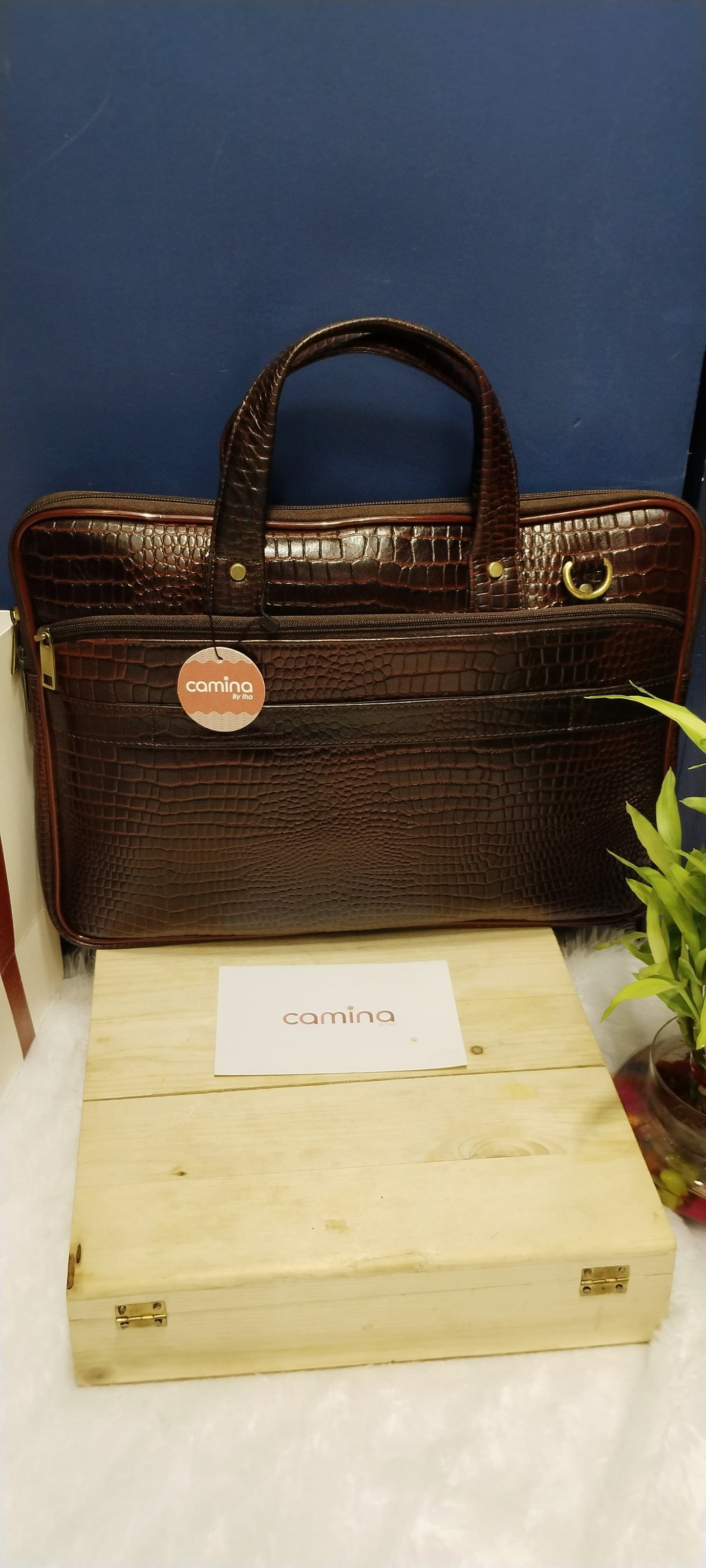Executive Croc-Textured Laptop Bag ā Elevate Your Professional Look