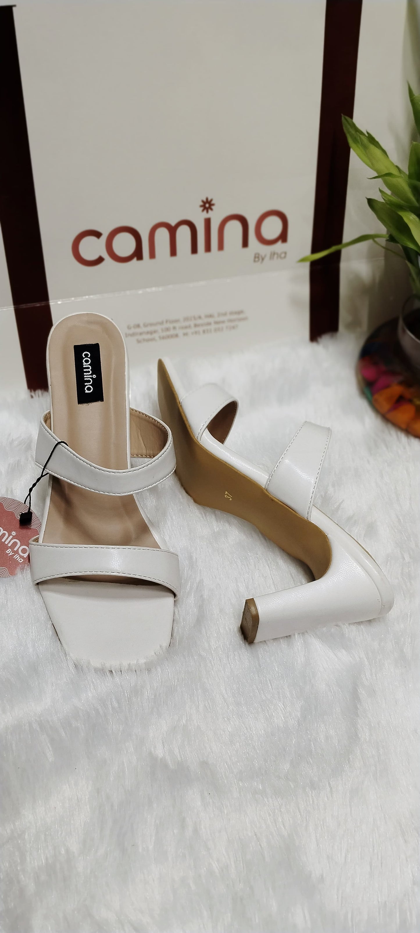 Elegant Color Blocked Party Pumps with Chic Buckle Detailing-C148