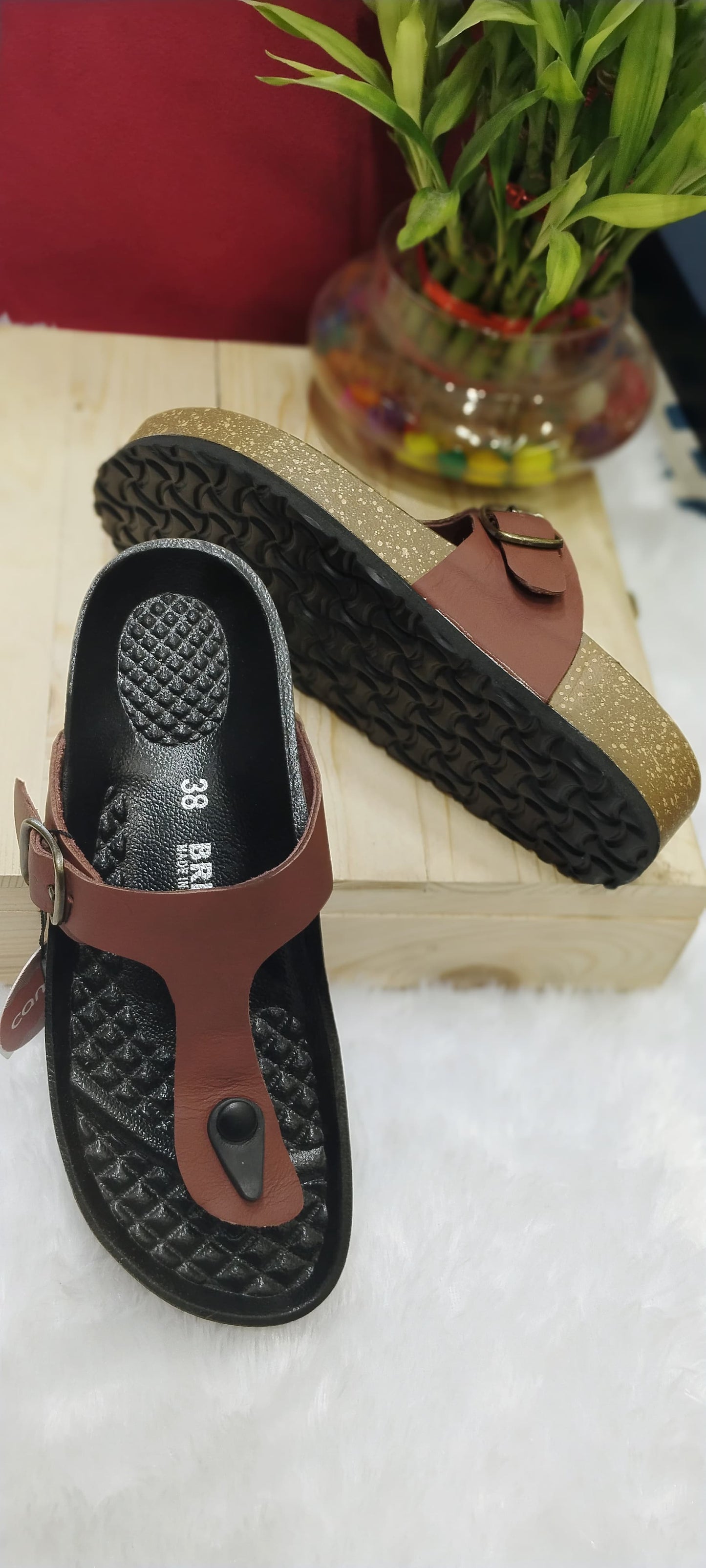 Camina Elegant Toe-Loop Sandals – Style Meets Comfort