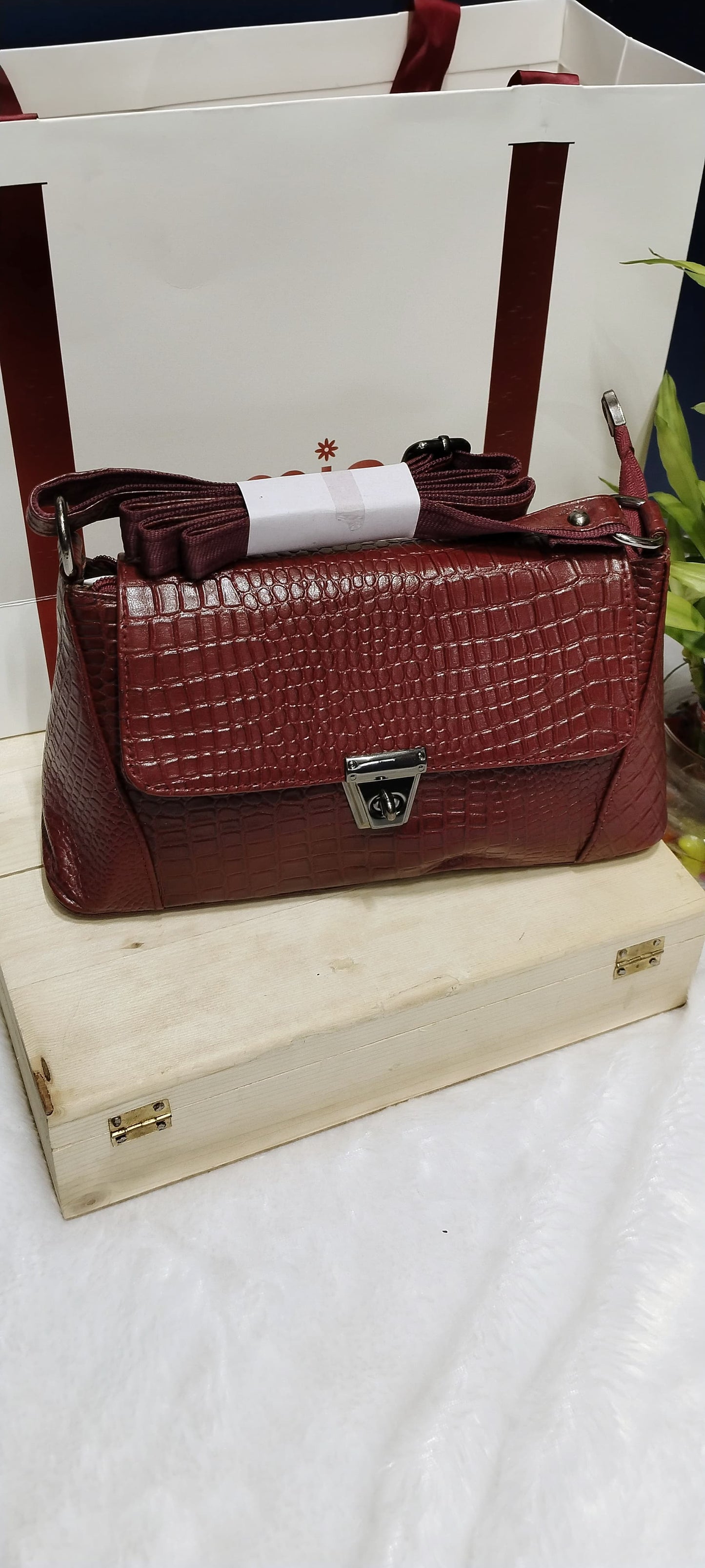 Camina Croc-Textured Elegance Sling Bag – The Ultimate Blend of Luxury & Functionality-a12