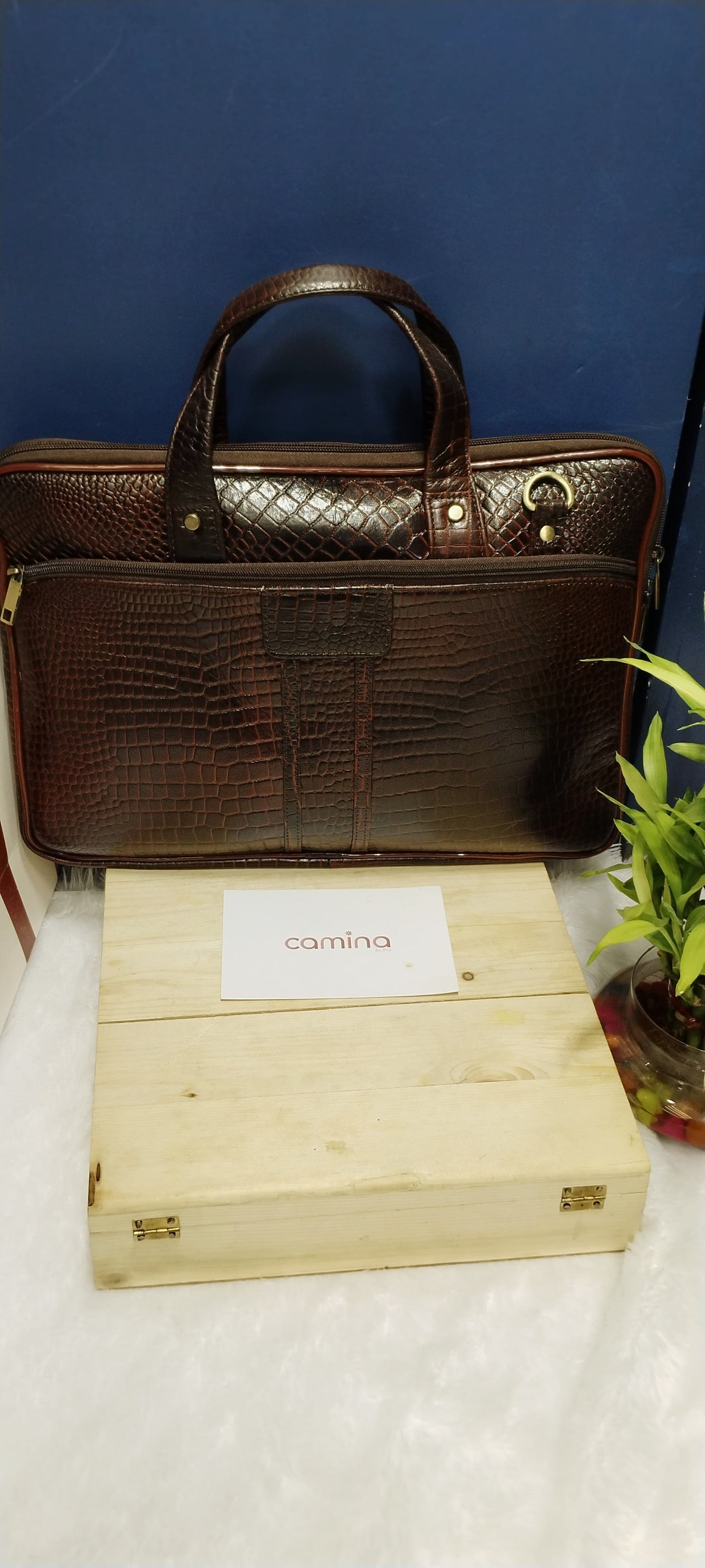 Executive Croc-Textured Laptop Bag – Elevate Your Professional Look
