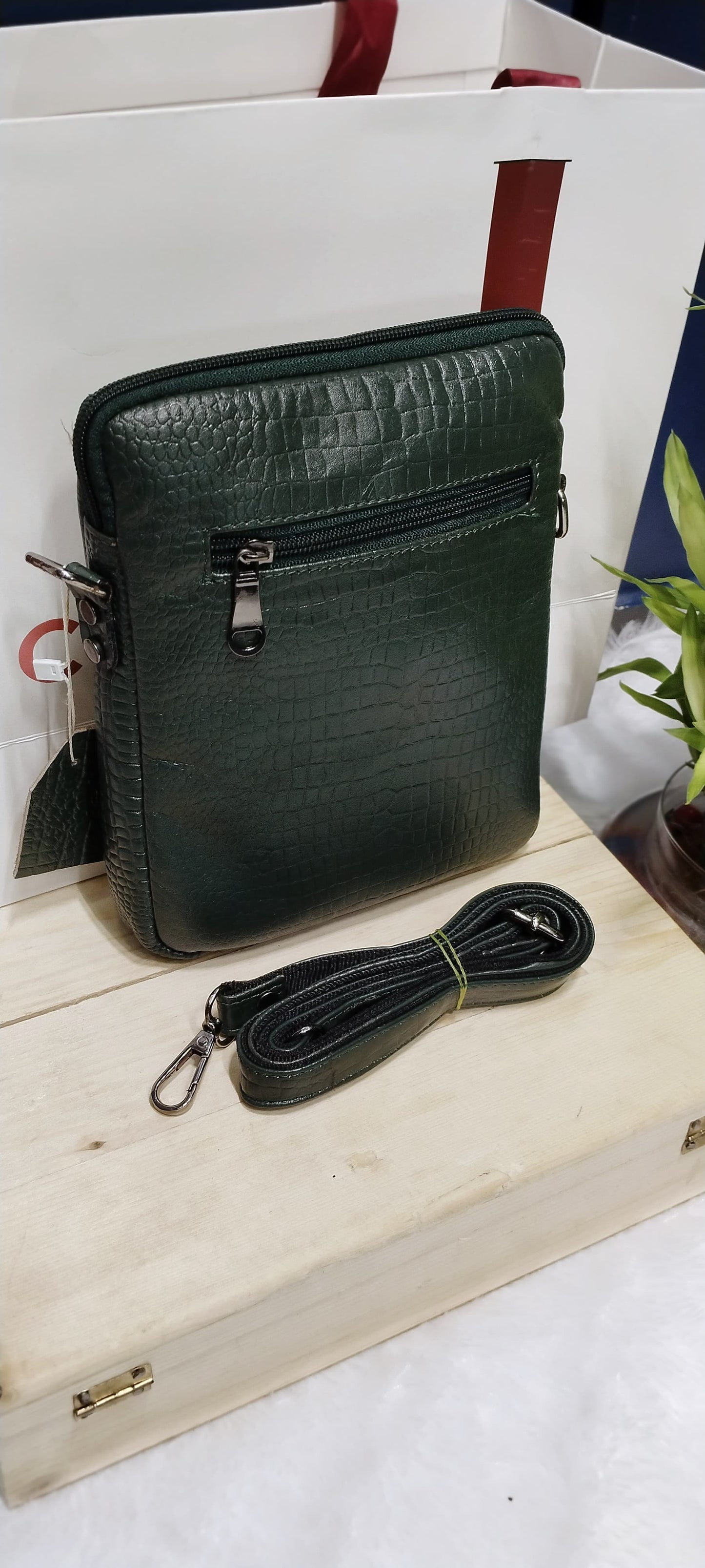 Sleek & Stylish Unisex Sling Bag – Effortless Everyday Elegance
