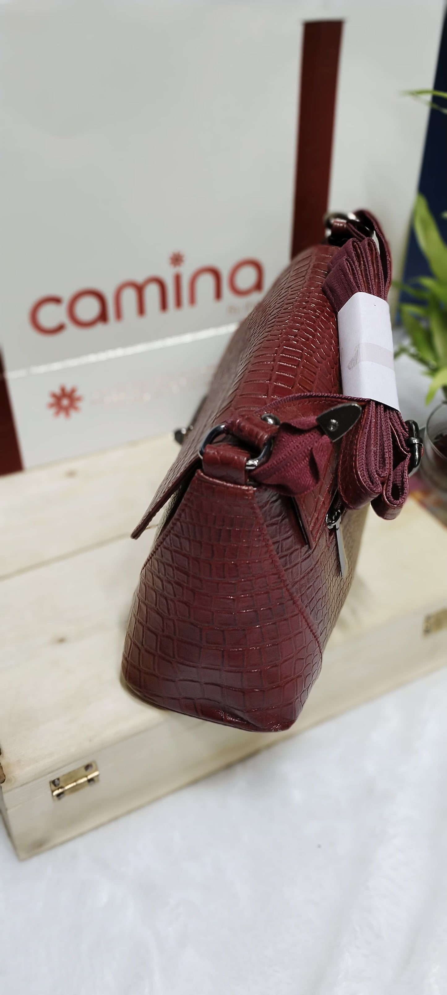 Camina Croc-Textured Elegance Sling Bag – The Ultimate Blend of Luxury & Functionality-a12