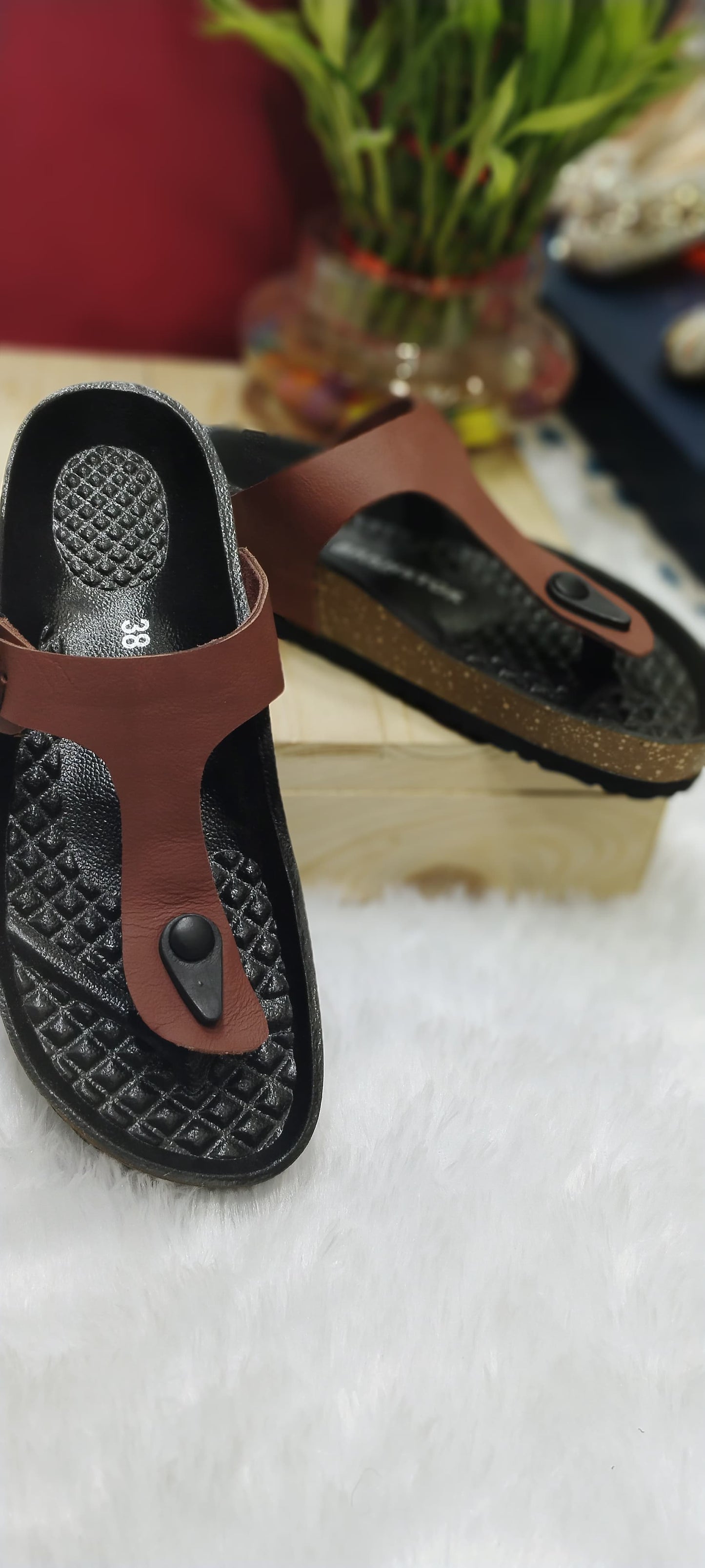 Camina Elegant Toe-Loop Sandals – Style Meets Comfort